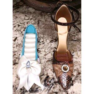 2 X Adorable Elaborate Shoe Ring Jewlery Holders. Exquisitely Crafted Accessory